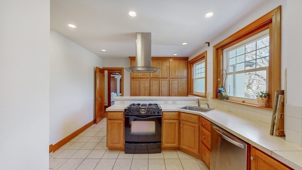 52 Rockledge Road Newton, MA 02461 - Photo 9 of 19