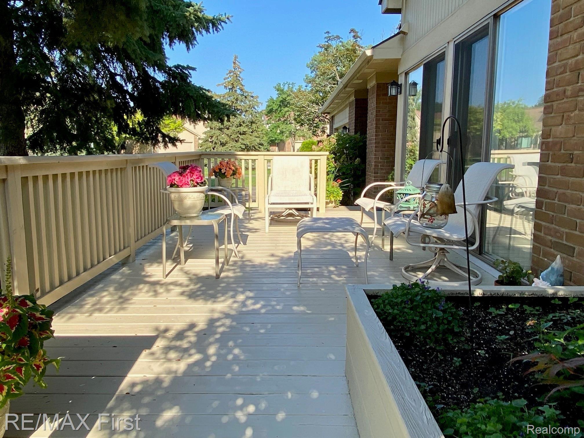 573 Tennyson Rochester, MI 48307 - Photo 36 of 40 Sunny Deck