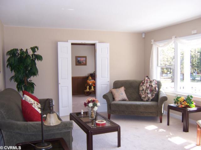 19236 Turkey Road Rockville, VA 23146 - Photo 4 of 12 Den/Family/Great Room - NEW CARPET,GAS FIREPLACE,CEILING FAN,CHAIR RAIL