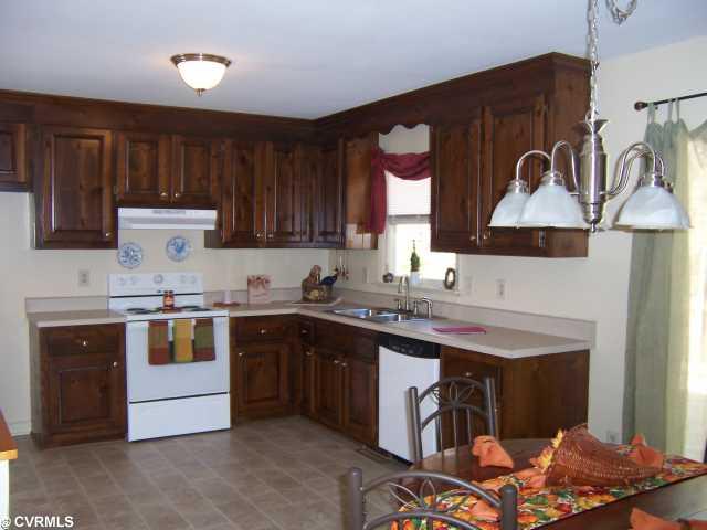 19236 Turkey Road Rockville, VA 23146 - Photo 6 of 12 Bedroom - NEW CARPET,CEILING FAN,CROWN MOLDING