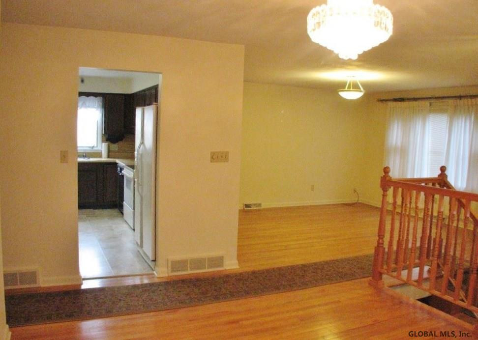 23 Oxford Road Albany, NY 12203 - Photo 6 of 24 Photo 6