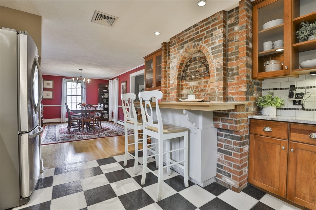 33 Reynolds Road Wakefield, MA 01880 - Photo 13 of 42
