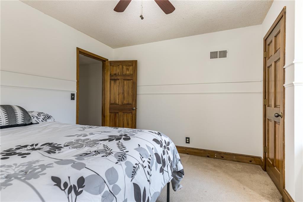 8336 Rosehill Road Lenexa, KS 66215 - Photo 34 of 55
