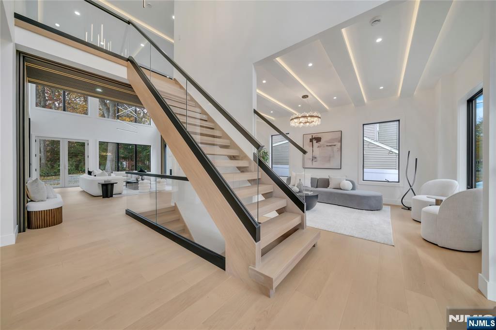 801 Godwin Road Paramus, NJ 07652 - Photo 11 of 50