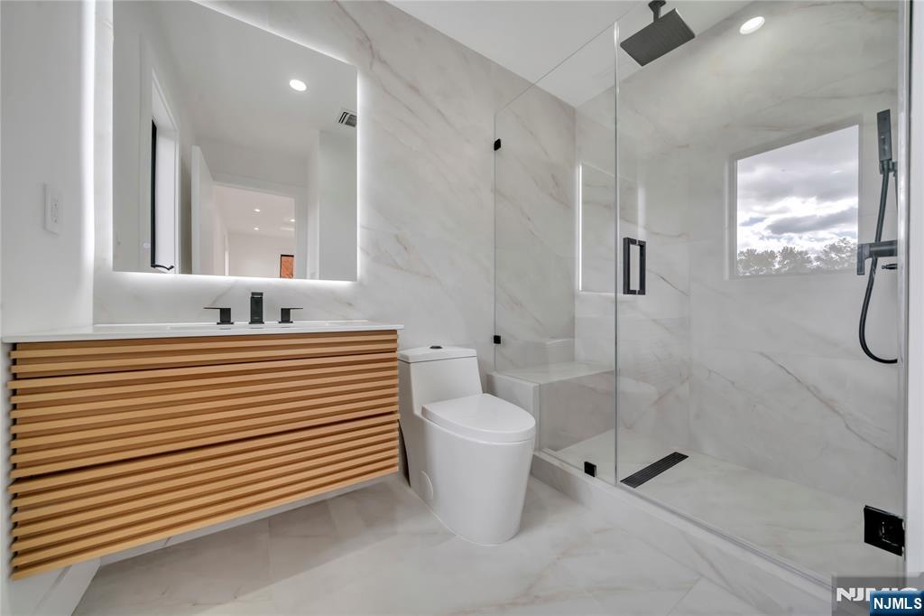 801 Godwin Road Paramus, NJ 07652 - Photo 40 of 50