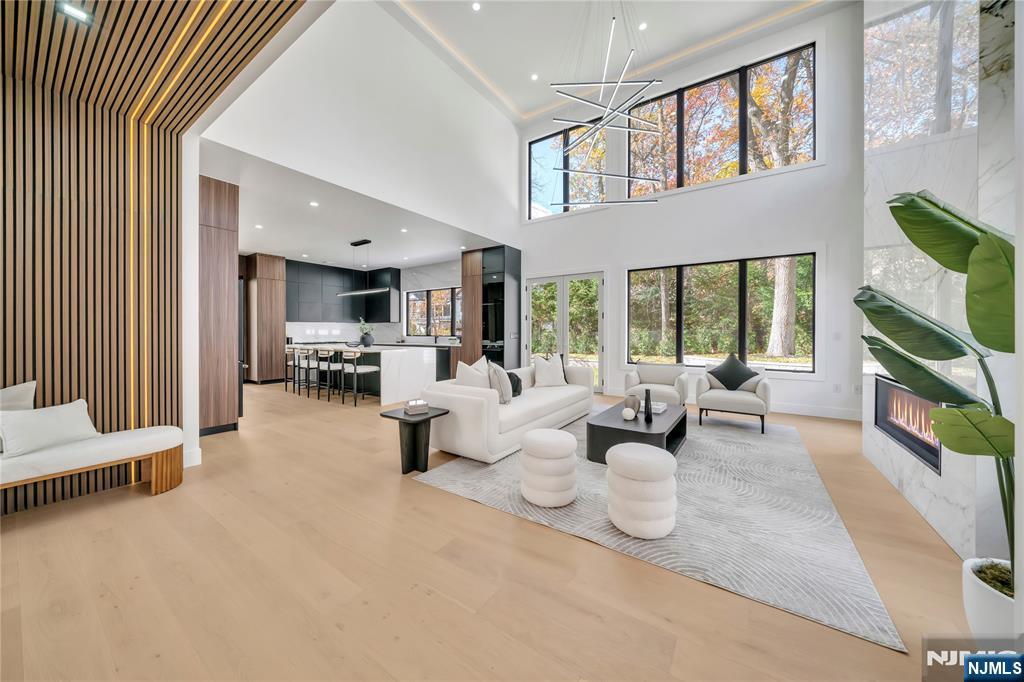 801 Godwin Road Paramus, NJ 07652 - Photo 6 of 50