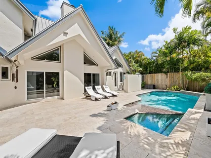 a view of a house with backyard and sitting area