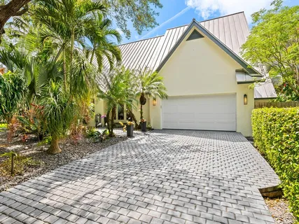 a view of a back yard of the house