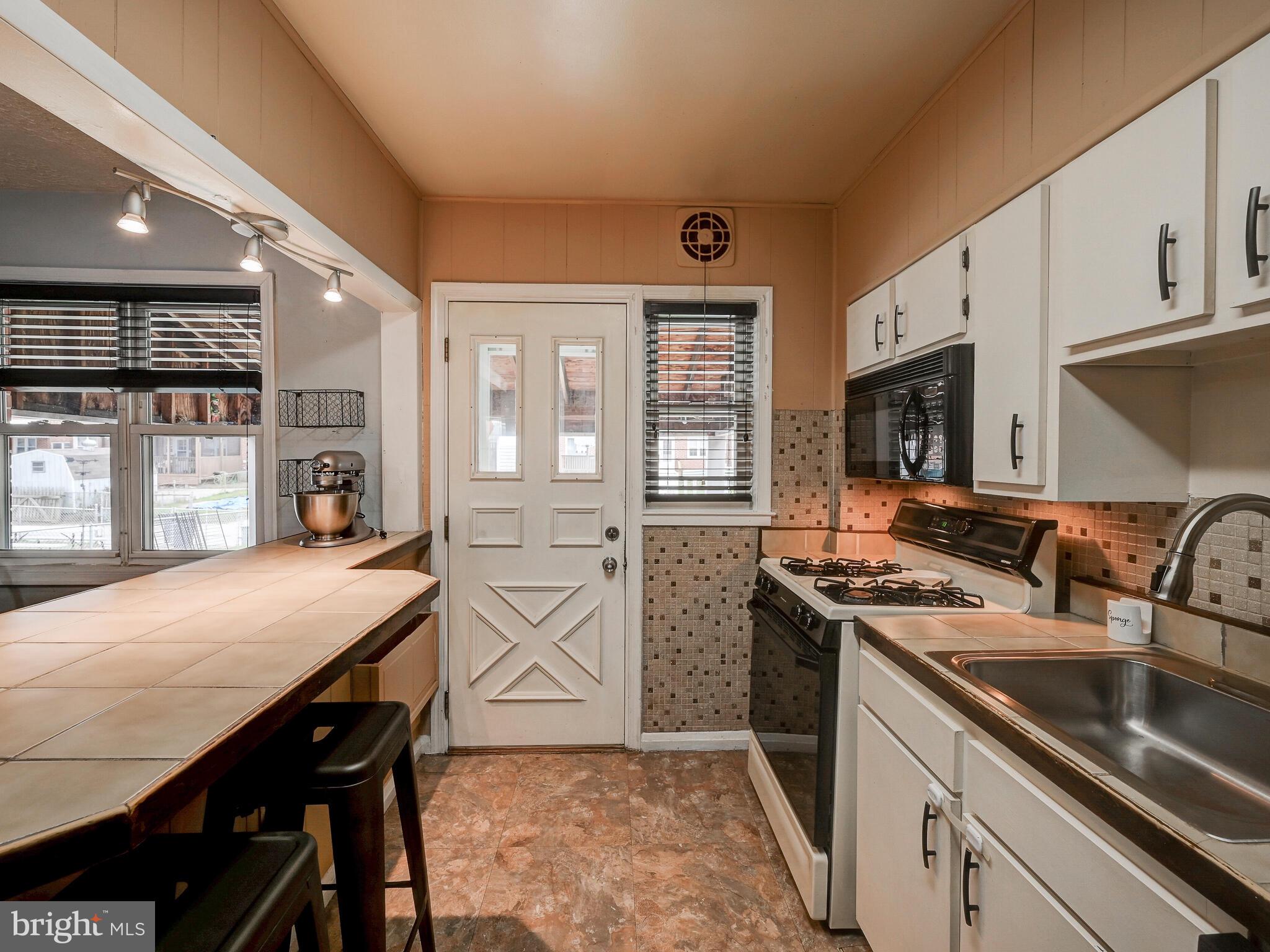 2017 Wareham Road Baltimore, MD 21222 - Photo 17 of 36 View of Kitchen and Back door