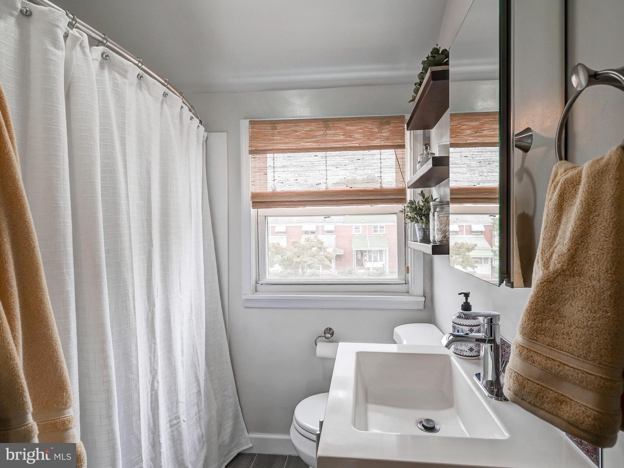 2017 Wareham Road Baltimore, MD 21222 - Photo 29 of 36 Full Bath on upper level