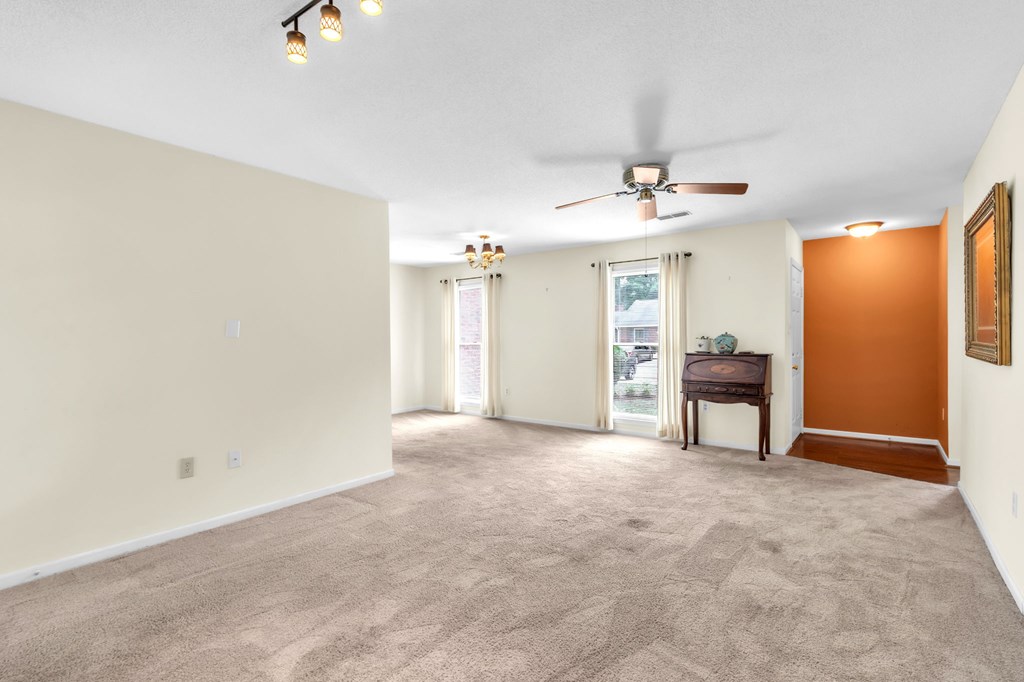 1291 Calhoun Road Greenwood, SC 29649 - Photo 5 of 27