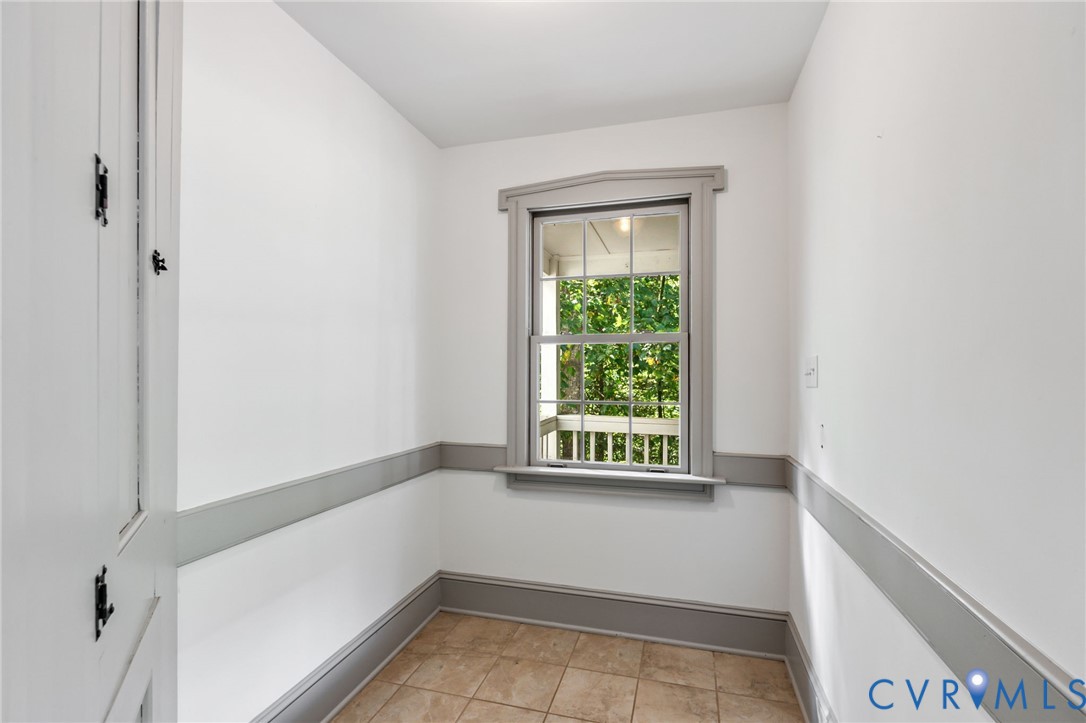 71 Old Mill Road Dillwyn, VA 23936 - Photo 13 of 31 Flexible entry space, great for coats, shoes, or a