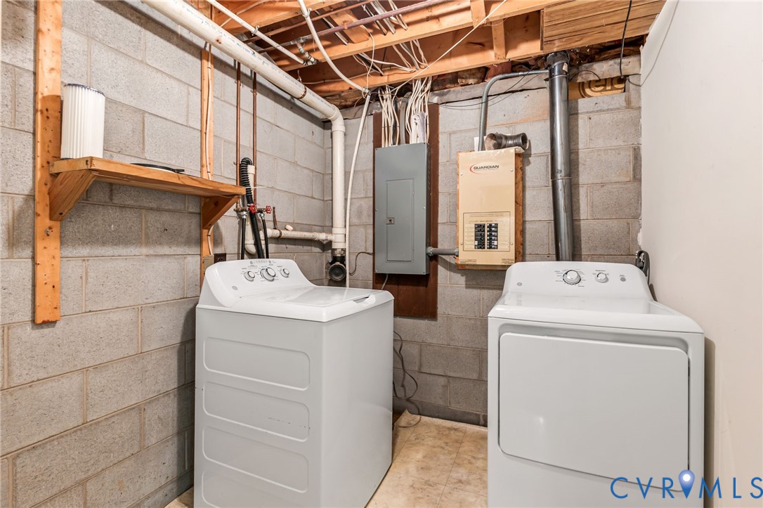 71 Old Mill Road Dillwyn, VA 23936 - Photo 27 of 31 Laundry room with washer and dryer conveying.