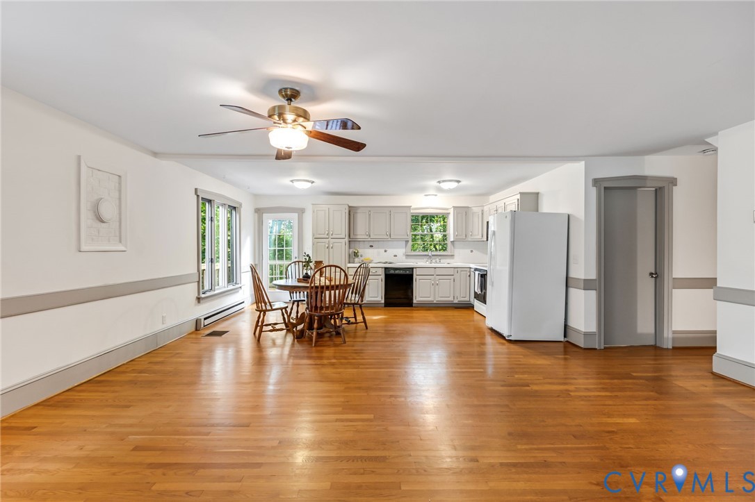 71 Old Mill Road Dillwyn, VA 23936 - Photo 7 of 31 Bright and open living room with hardwood floors a