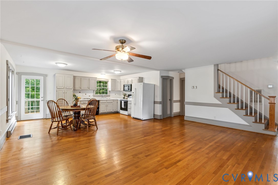 71 Old Mill Road Dillwyn, VA 23936 - Photo 8 of 31 Bright and open living room with hardwood floors a