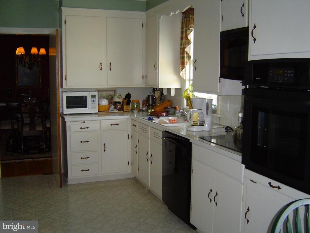 155 Owl Hill Road Lititz, PA 17543 - Photo 4 of 23