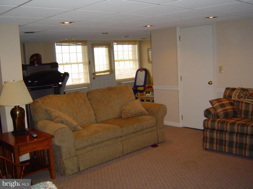 155 Owl Hill Road Lititz, PA 17543 - Photo 8 of 23