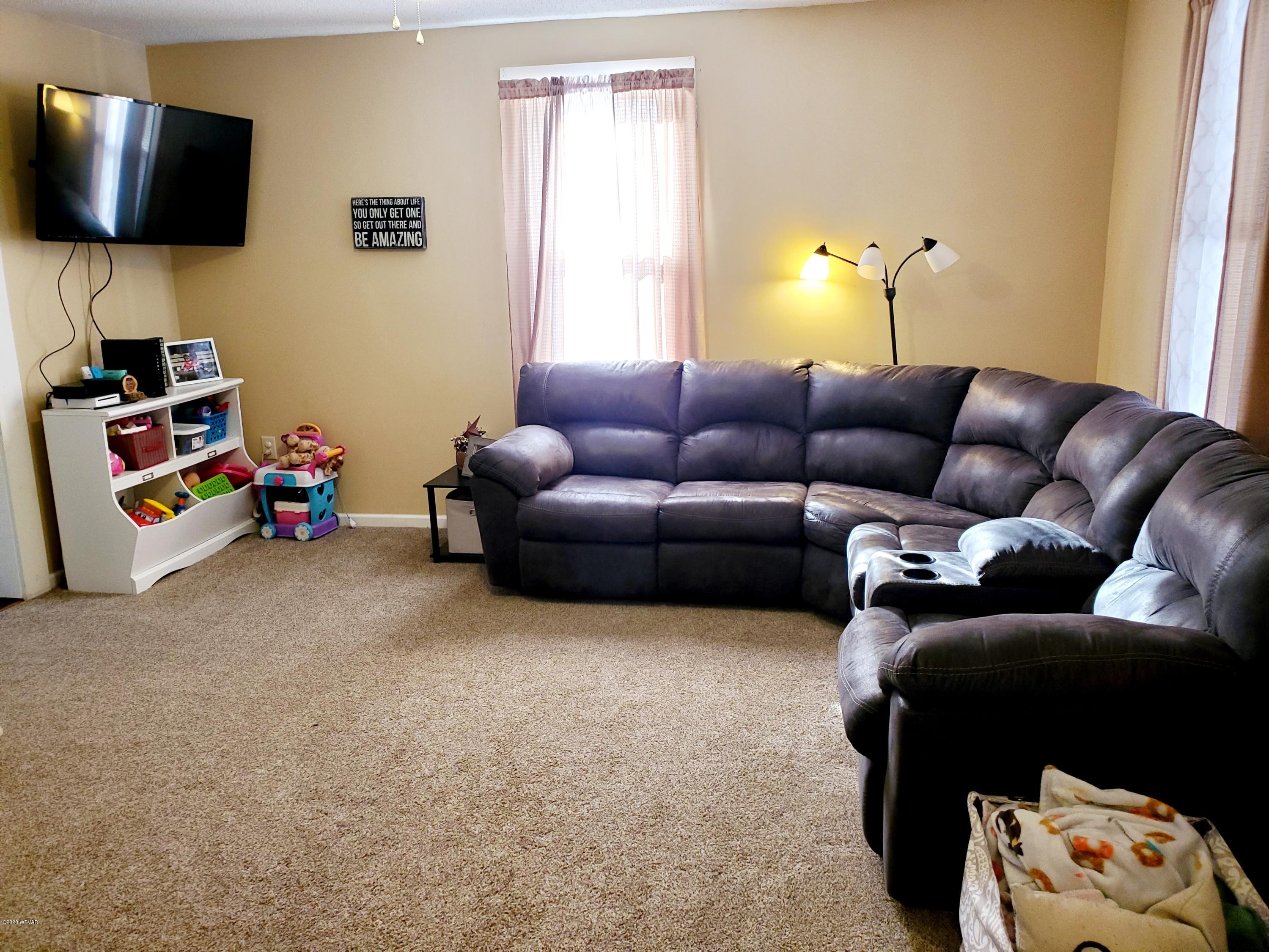 107 Valley Road Williamsport, PA 17702 - Photo 10 of 20 living room