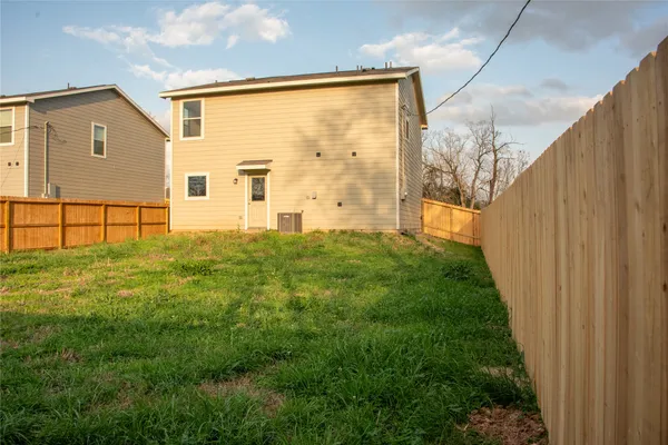 a view of a back yard of the house