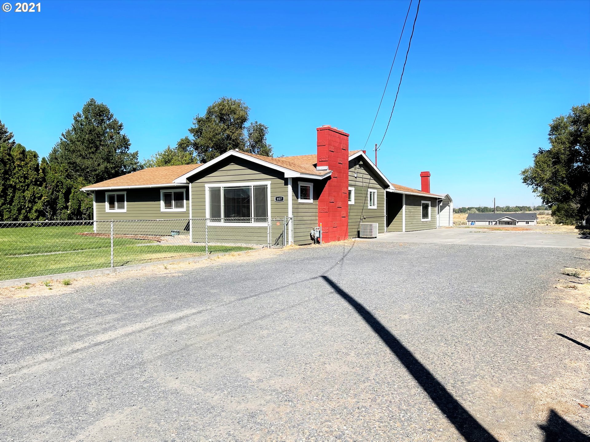 957 East Ridgeway Avenue Hermiston, OR 97838 - Photo 4 of 23 Gallery Image 4