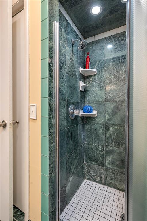 305 Hernando Road Winter Haven, FL 33884 - Photo 25 of 32 a bathroom with a shower