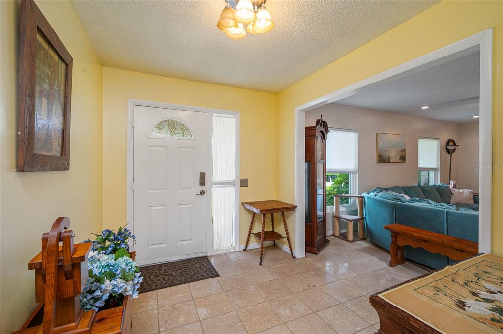 305 Hernando Road Winter Haven, FL 33884 - Photo 3 of 32 a living room with furniture and a window