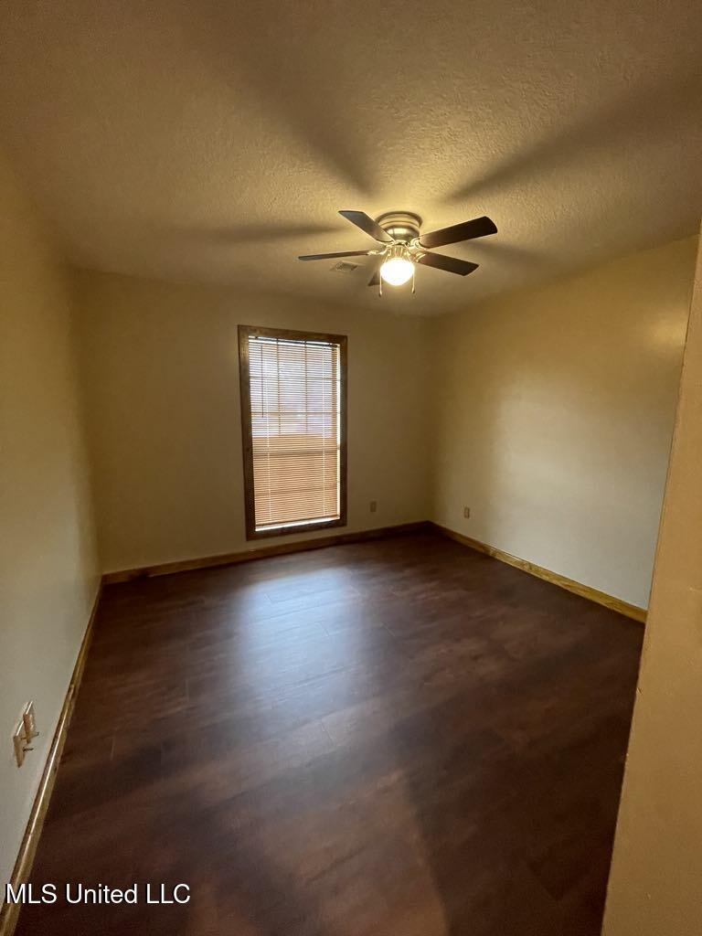 15501 Mallett Road Biloxi, MS 39532 - Photo 24 of 35 9FrontBedrooma