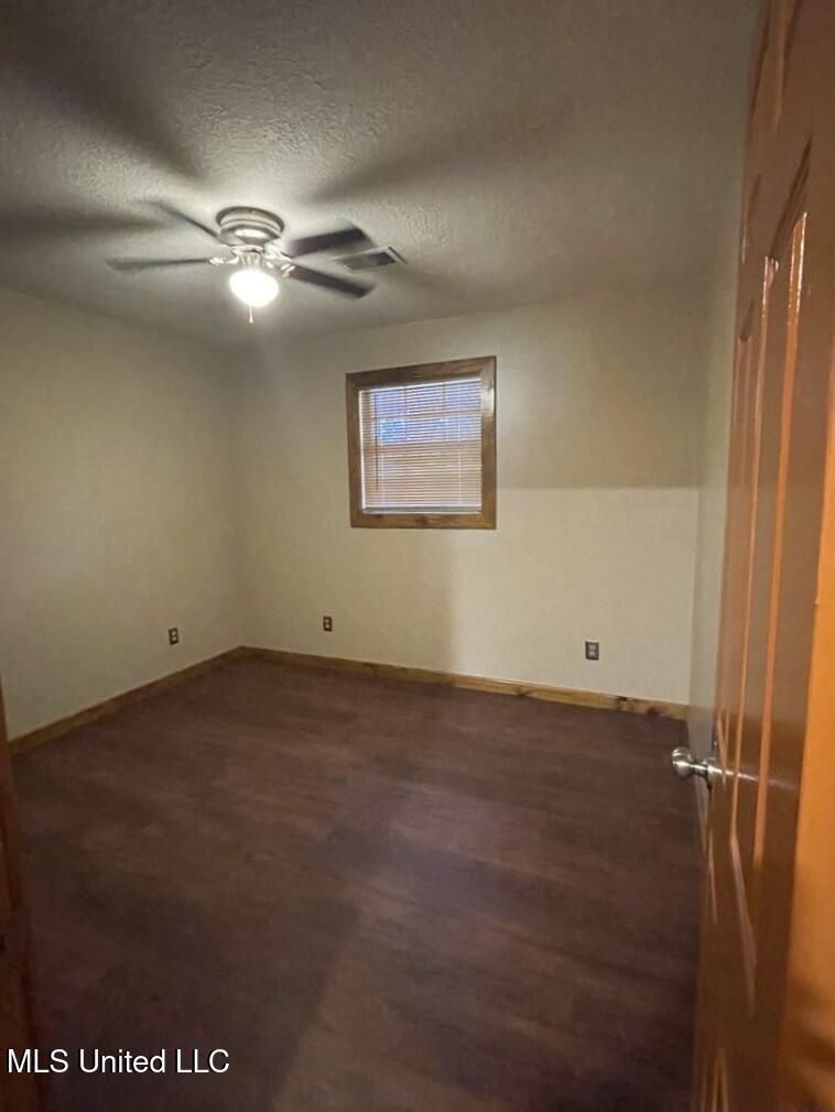 15501 Mallett Road Biloxi, MS 39532 - Photo 26 of 35 10BackBedrooma