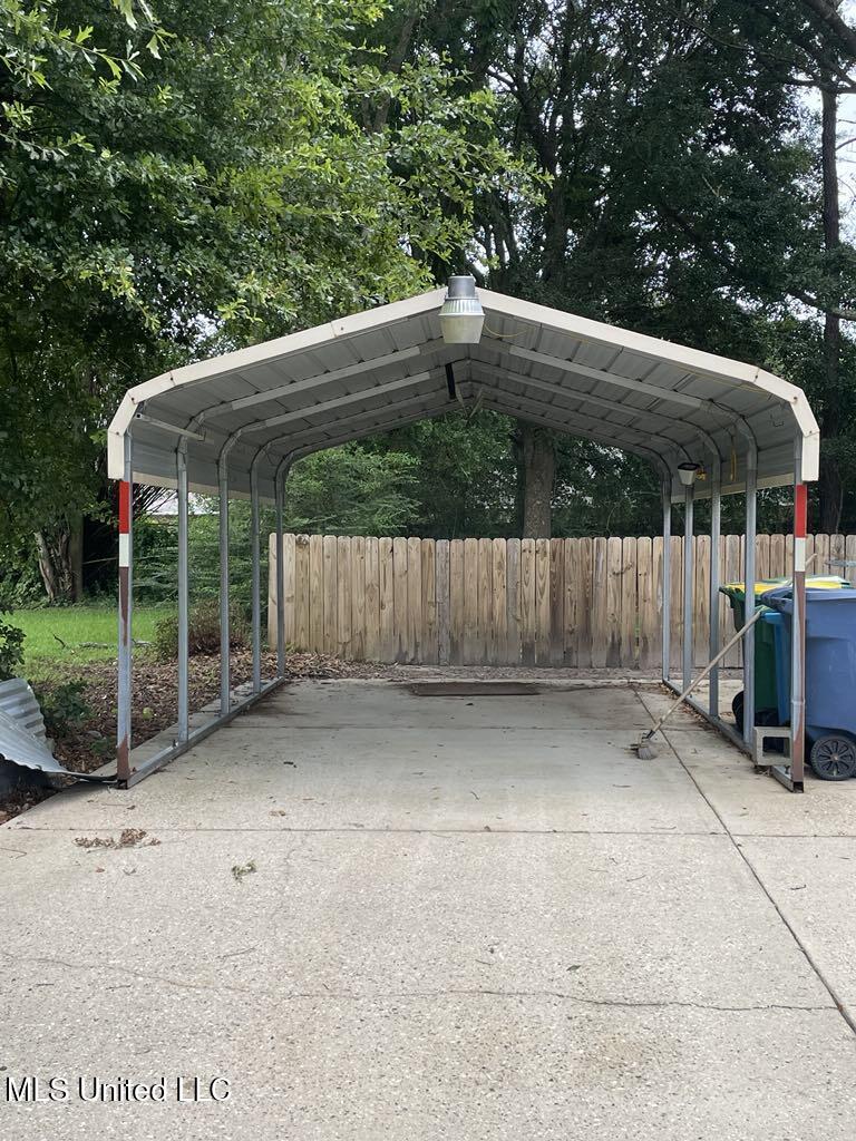 15501 Mallett Road Biloxi, MS 39532 - Photo 31 of 35 12Carport