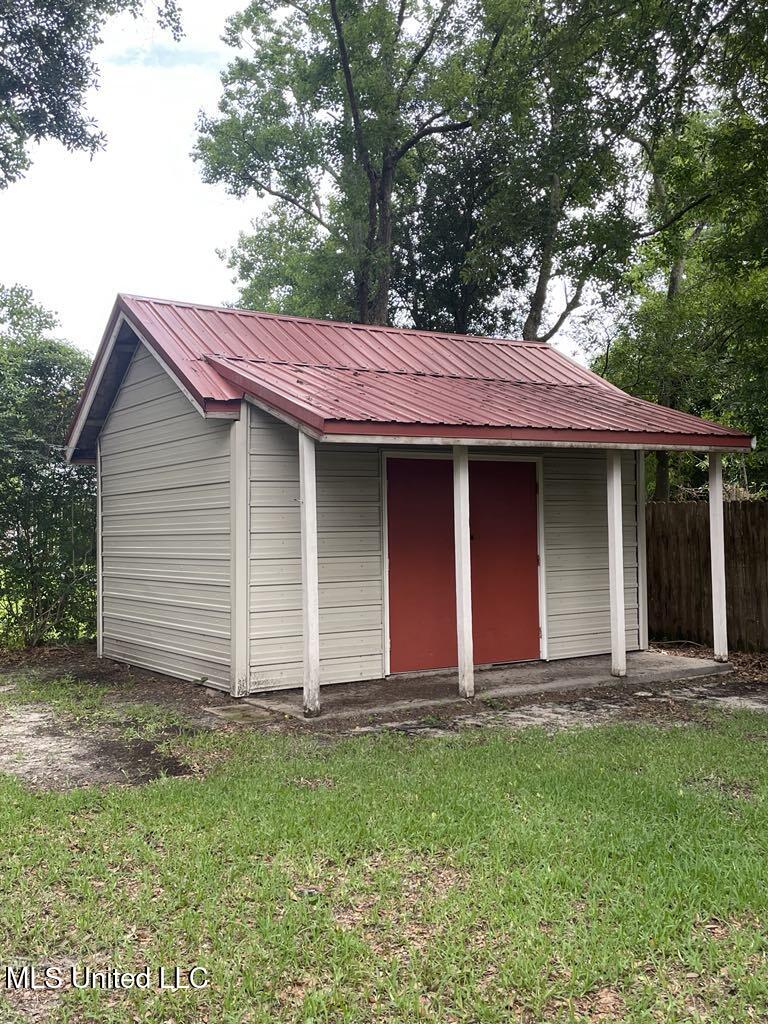 15501 Mallett Road Biloxi, MS 39532 - Photo 32 of 35 12StorageBldga