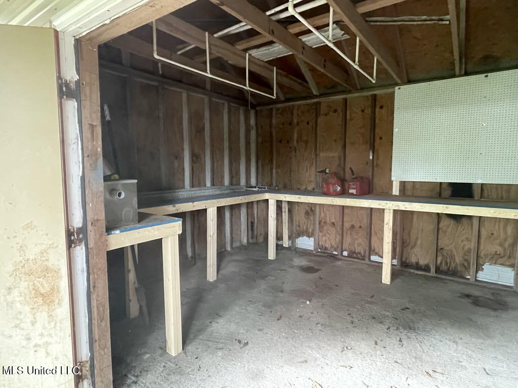 15501 Mallett Road Biloxi, MS 39532 - Photo 33 of 35 12StorageBldgb