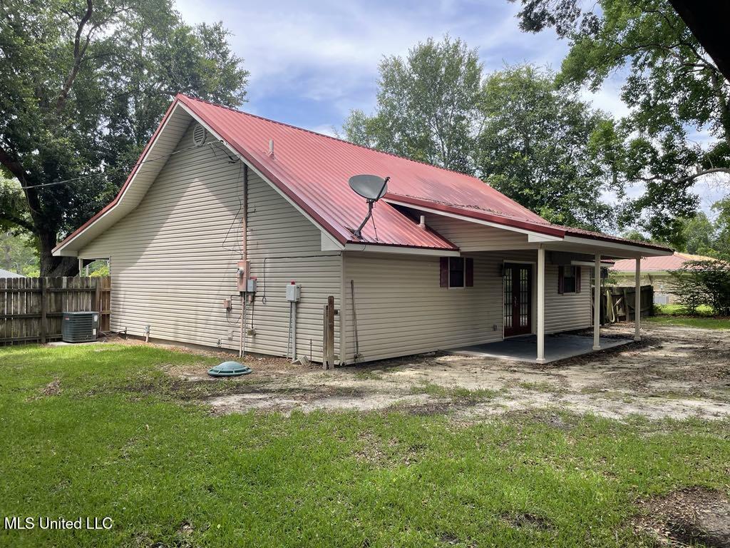 15501 Mallett Road Biloxi, MS 39532 - Photo 5 of 35 2Backyardb