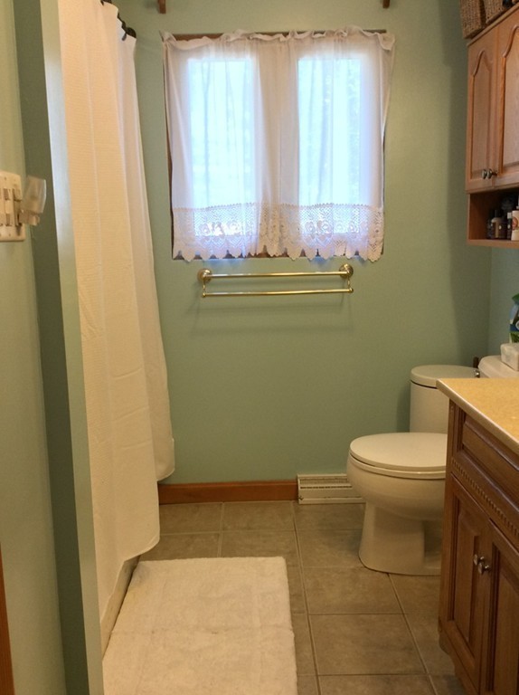 8 Long Meadow Road Chelmsford, MA 01824 - Photo 12 of 17