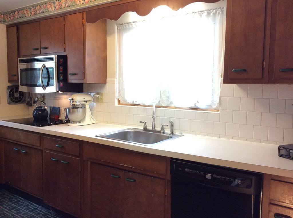 8 Long Meadow Road Chelmsford, MA 01824 - Photo 8 of 17