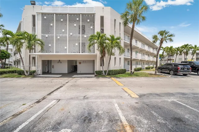 $1,800 | 7713 Southwest 88th Street, Unit A202, Miami, FL 33156