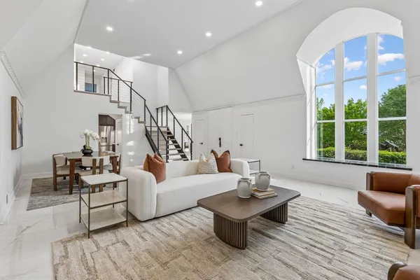 $5,500 | 10541 Berry Knoll Drive, Dallas, TX 75230
