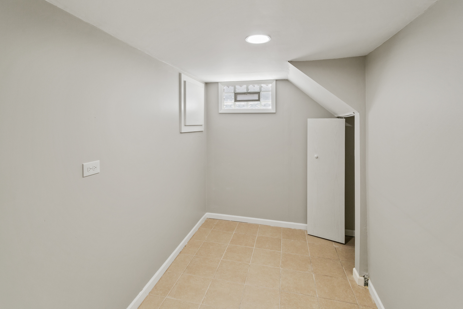 2110 Delaware Road Waukegan, IL 60087 - Photo 19 of 23