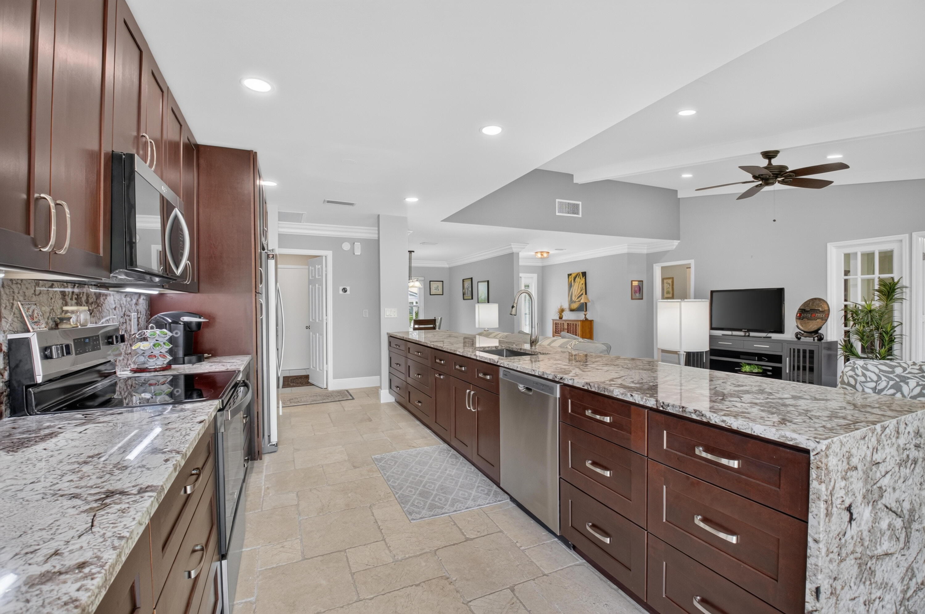 22018 Colony Drive Boca Raton, FL 33433 - Photo 4 of 39 Kitchen