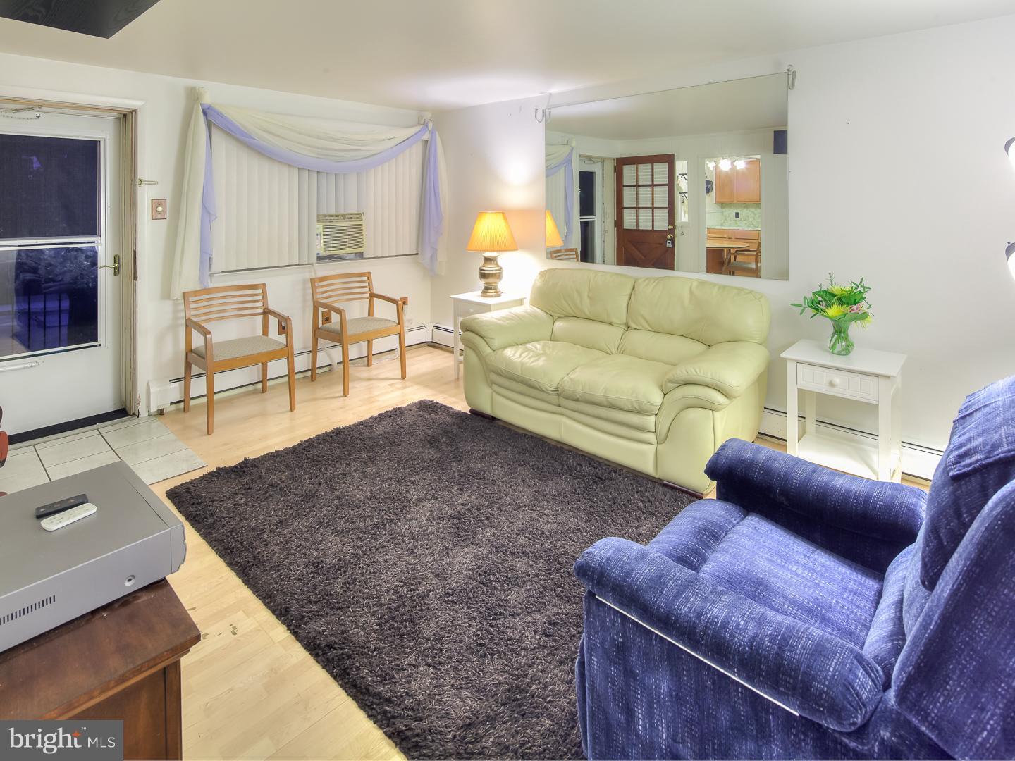 941 Kingsman Road Boothwyn, PA 19061 - Photo 2 of 15 Living Room