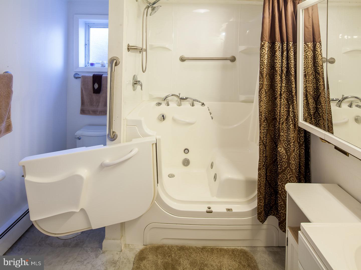 941 Kingsman Road Boothwyn, PA 19061 - Photo 11 of 15 Bathroom