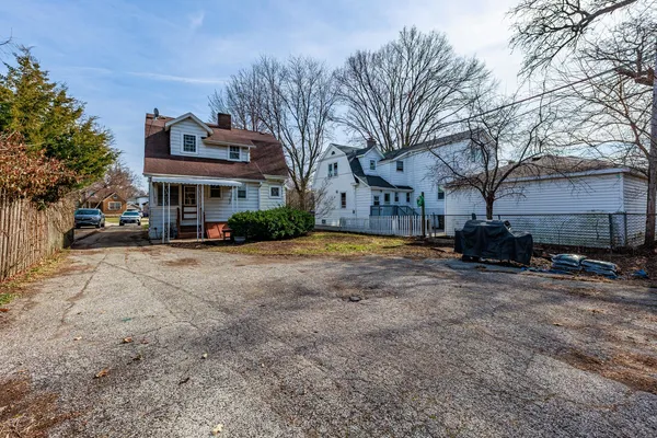 $385,000 | 410 Repton Road, Riverside, IL 60546