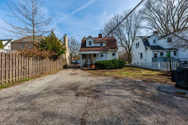 $385,000 | 410 Repton Road, Riverside, IL 60546