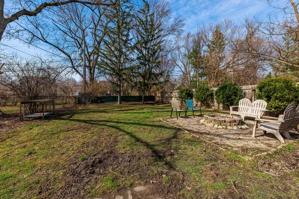 $385,000 | 410 Repton Road, Riverside, IL 60546