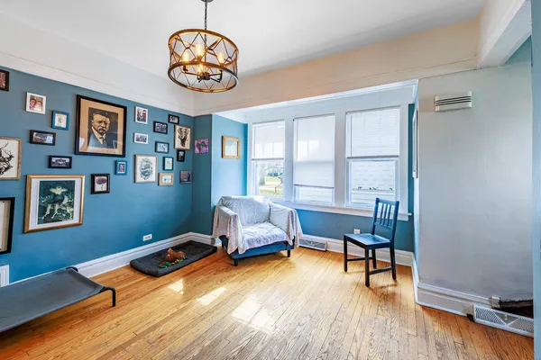 $385,000 | 410 Repton Road, Riverside, IL 60546