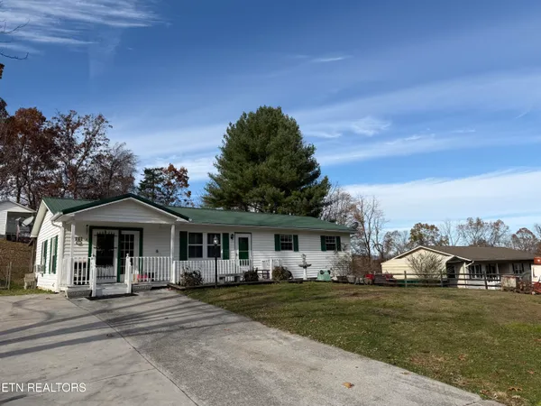 $298,500 | 310 Hollifield Drive, Jacksboro, TN 37757