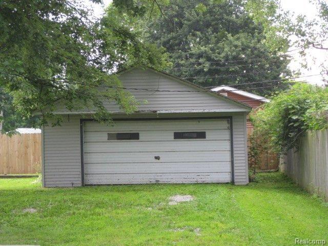 26057 Weigel Road New Boston, MI 48164 - Photo 2 of 10 002.JPG