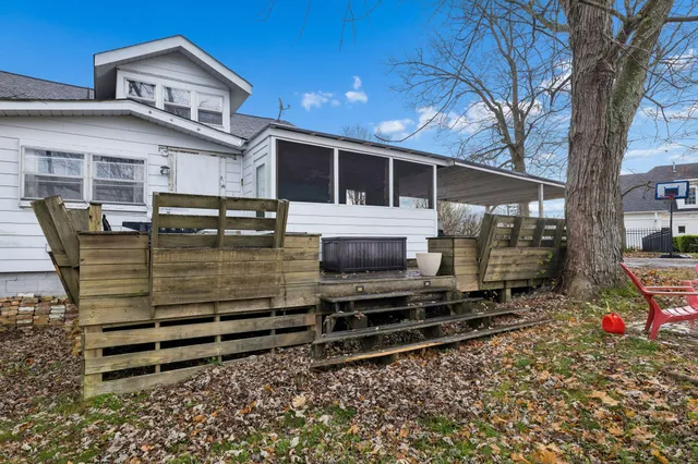 a view of a back yard of the house