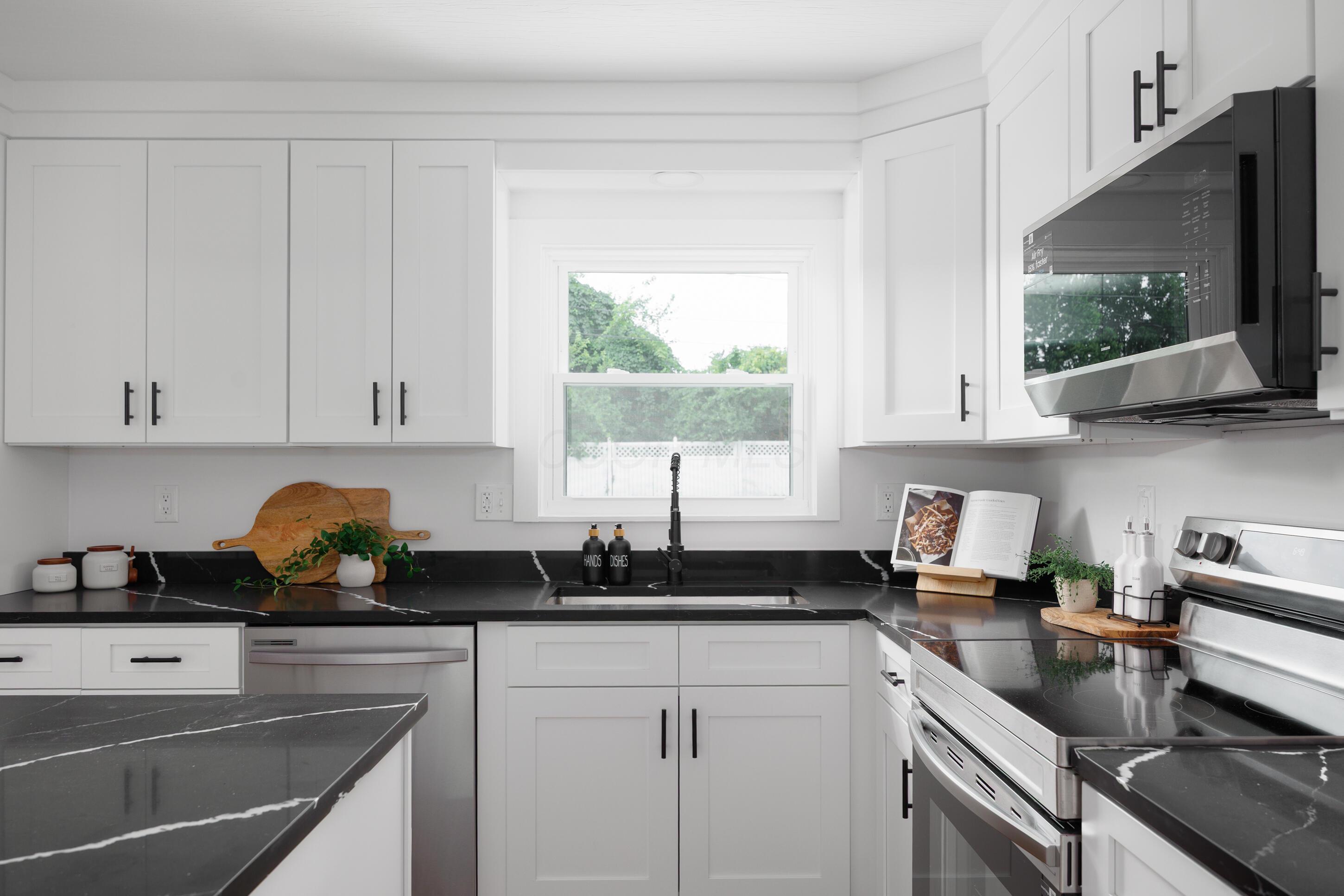 876 Grenada Road Columbus, OH 43207 - Photo 13 of 48 Kitchen
