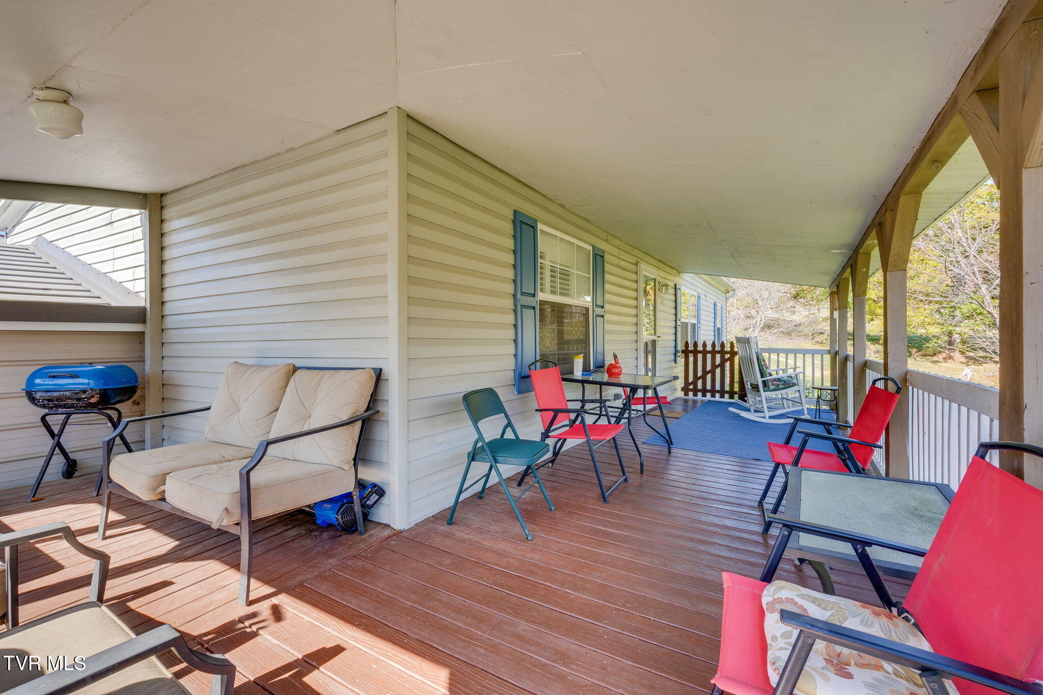 4592 Cherokee Road Jonesborough, TN 37659 - Photo 4 of 26 004