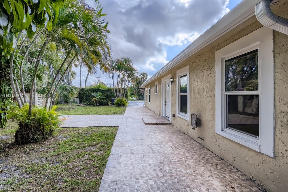 7502 Ace Road North Lake Worth, FL 33467 - Photo 4 of 32 Gallery Image 4